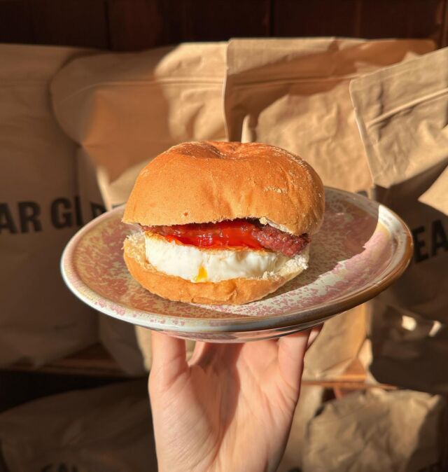 Morning! 💙
Are you hungry? 

Pop in and try our breakfast rolls🥓
Add fried egg, bacon, sausage, black pudding or potato scone… Or everything! ☀️