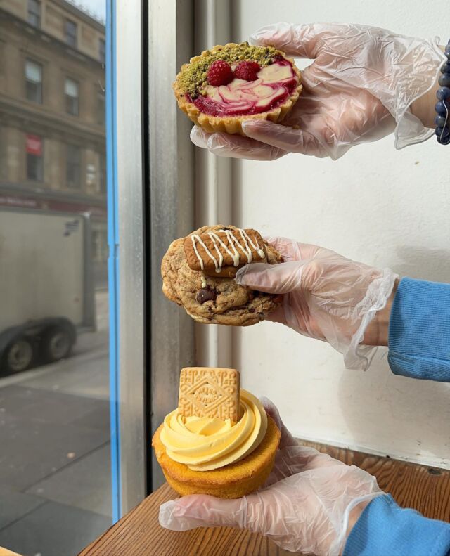 What time is it? 

It’s time to treat yourself with our cakes 😍❤️ 

Pop it to get one of these wee treats 🫶🏻